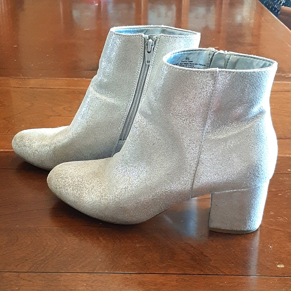A New Day Sparkly Silver Block Heel Ankle Booties Size 9 EUC